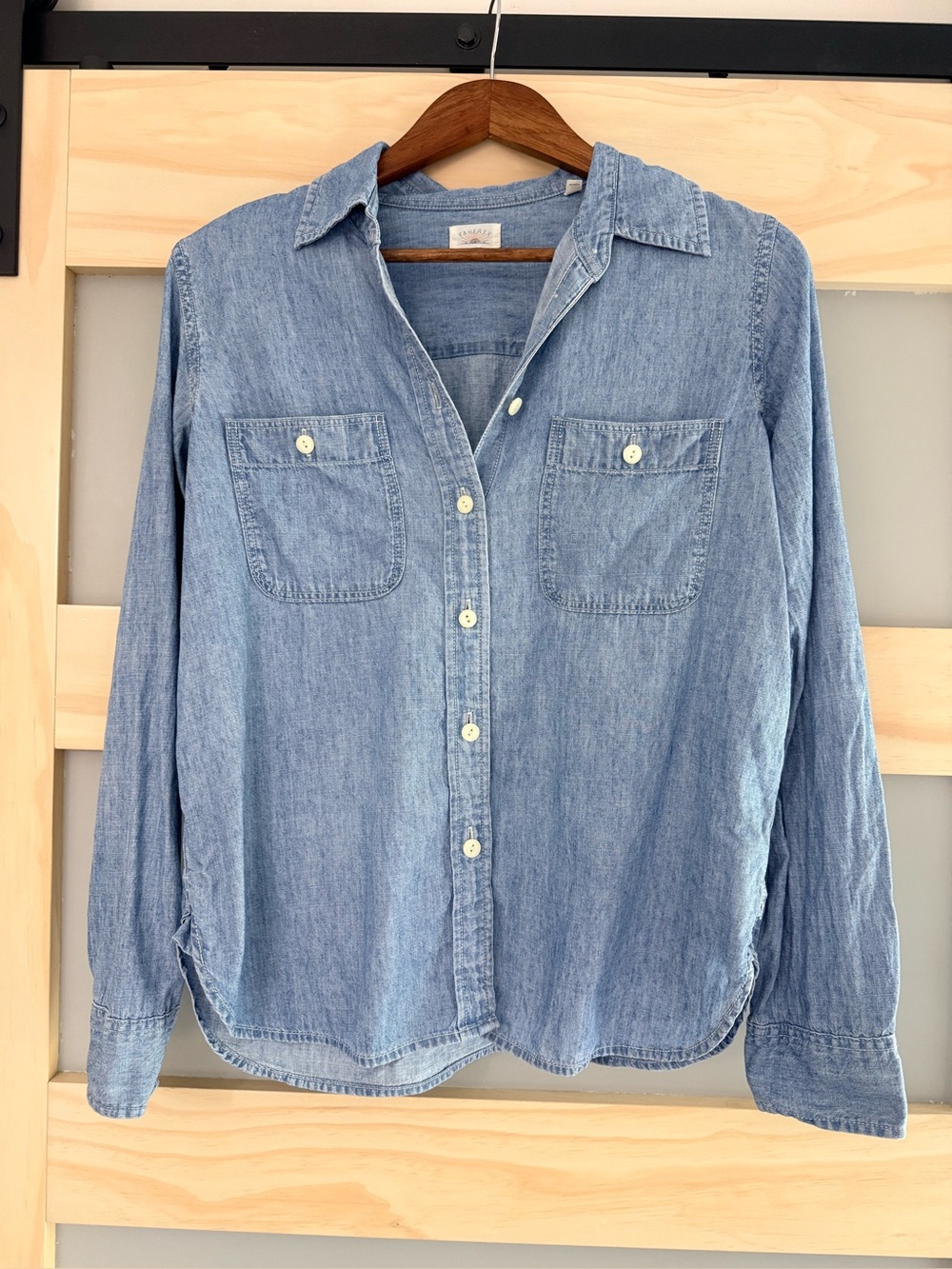 Faherty Tencel Chambray Button Down Shirt Blue Small